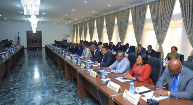 tshisekedi_felix_membres_gouvernement_reunion_19_000_jpg_640_350_1